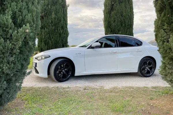 noleggio Alfa Romeo Giulia Veloce sesto fiorentino calenzano firenze