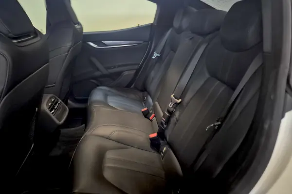 noleggio Maserati Ghibli V6 sesto fiorentino calenzano firenze