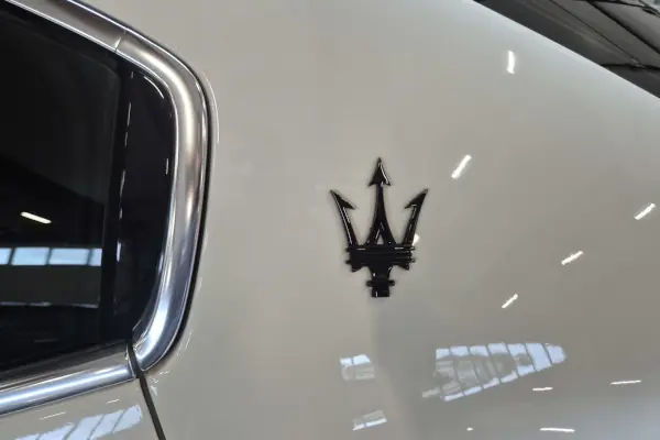 noleggio Maserati Ghibli V6 sesto fiorentino calenzano firenze