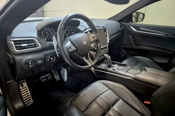 noleggio Maserati Ghibli V6 sesto fiorentino calenzano firenze