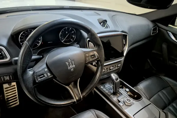 noleggio Maserati Ghibli V6 sesto fiorentino calenzano firenze