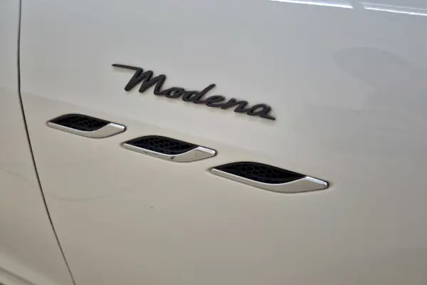 noleggio Maserati Ghibli V6 sesto fiorentino calenzano firenze