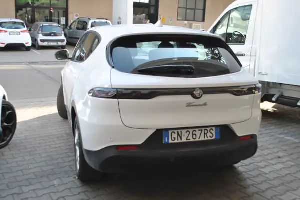 noleggio Alfa Romeo Tonale sesto fiorentino calenzano firenze