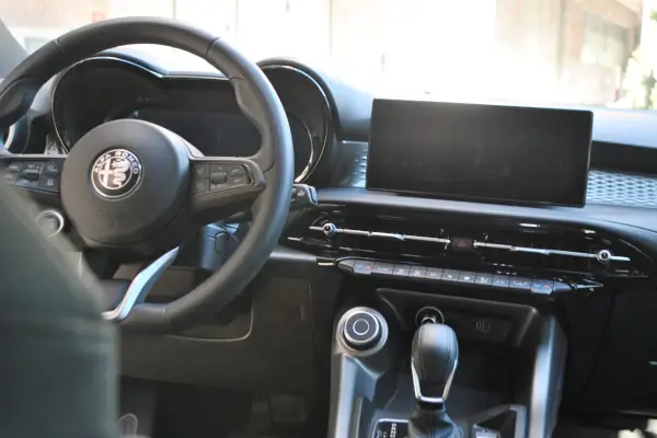 noleggio Alfa Romeo Tonale sesto fiorentino calenzano firenze