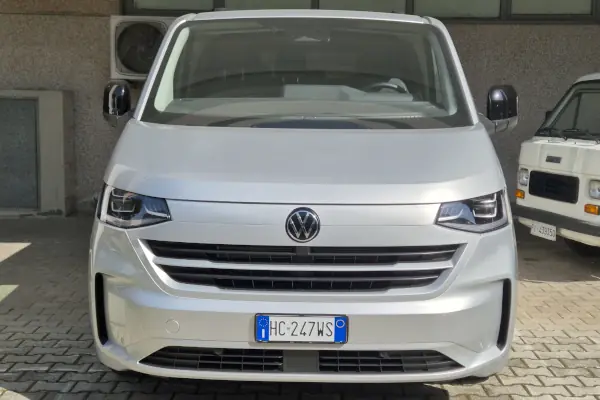 volkswagen Caravelle comfort minibus rental florence