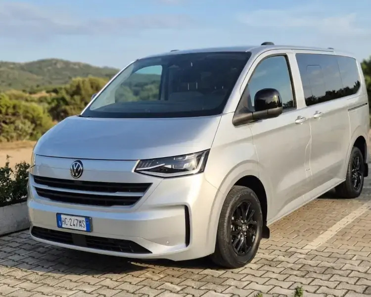 Comfort 9-seater minibus rental